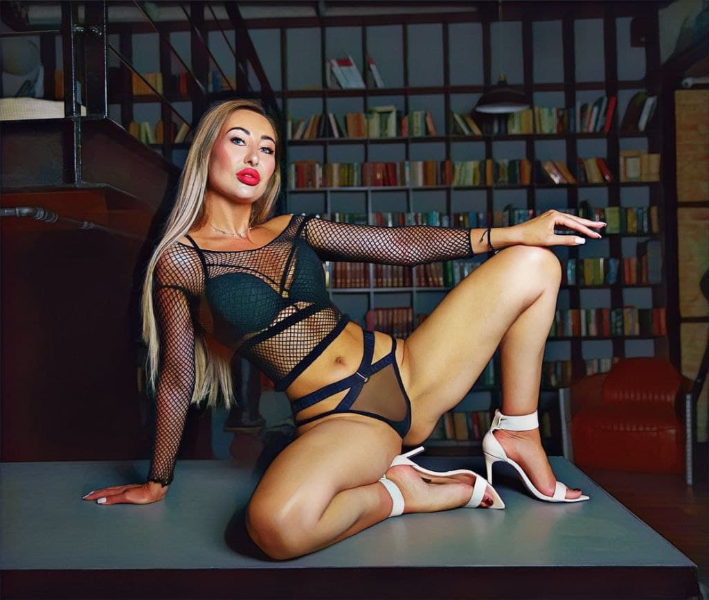Nft Cassandra In Library #3/3